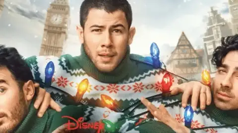 Jonas Brothers lança a natalina "Coming Home This Christmas". Ouça com a letra e a tradução!