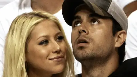 Enrique Iglesias e Anna Kournikova celebram a chegada do quarto filho