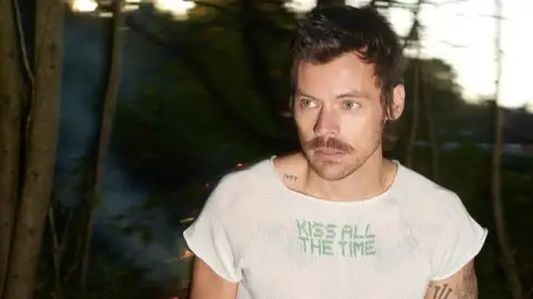 Harry Styles lança "Aperture". Ouça com letra e tradução!