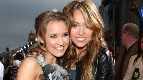 Emily Osment revela por que não participou do especial de 20 anos de Hannah Montana