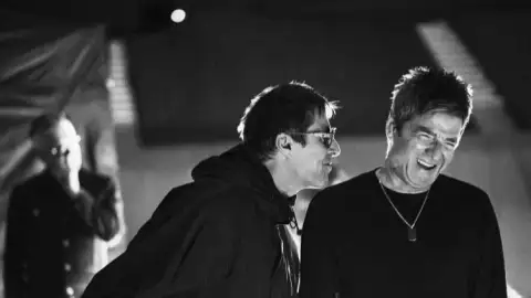 Oasis divulga primeiro teaser do documentário da turnê de reunião, "Don't Look Back In Anger"