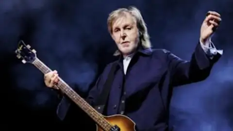 Paul McCartney resgata hit dos Beatles após 60 anos em casamento de Taylor Swift