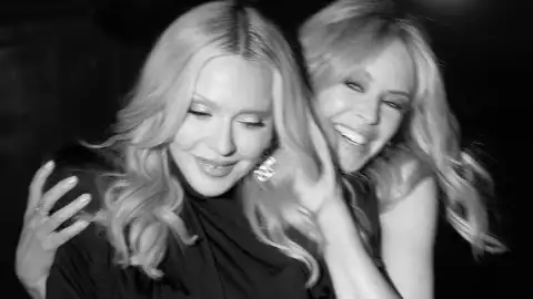 Madonna e Kylie Minogue se unem em "Love Sensation (Afterhours Mix)". Ouça com letra e tradução