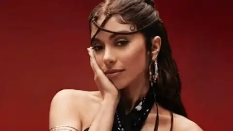 Anitta ganhou um irmão graças a uma coincidência com Viviane Araújo. Entenda!