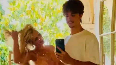 Aos 19 anos, filho de Britney Spears vira capa da MAC e web aponta cara "igual à da mãe"
