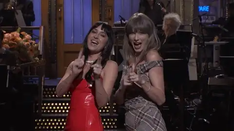 Taylor Swift invade monólogo de Dakota Johnson no SNL e vira "terapeuta" da atriz