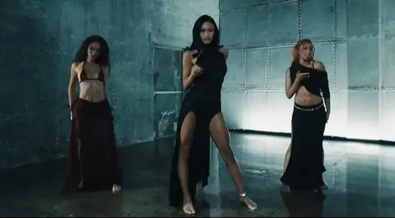 O trio britânico lançou o clipe de "Cry Ugly". Assista e veja a letra e a tradução!